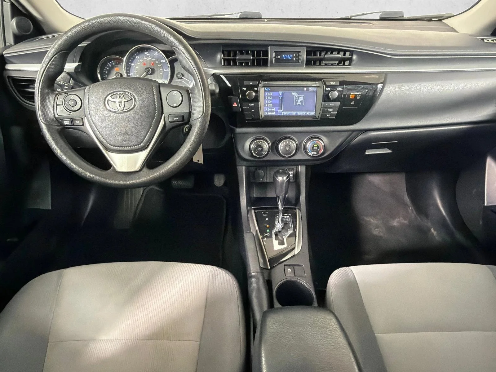 Used 2016 White Toyota L image 22