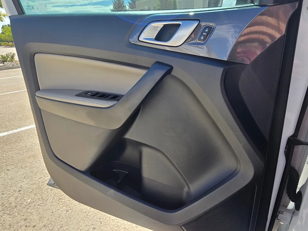 Used 2019 White Platinum Tri-Coat Ford LARIAT image 19