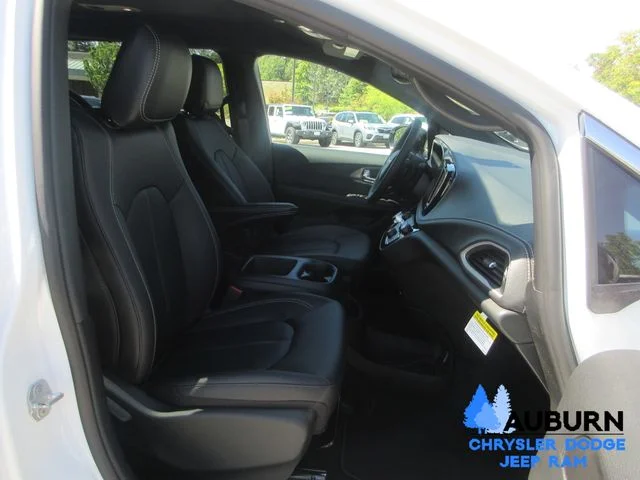 New 2026 Bright White Clear-Coat Exterior Paint Chrysler  image 10
