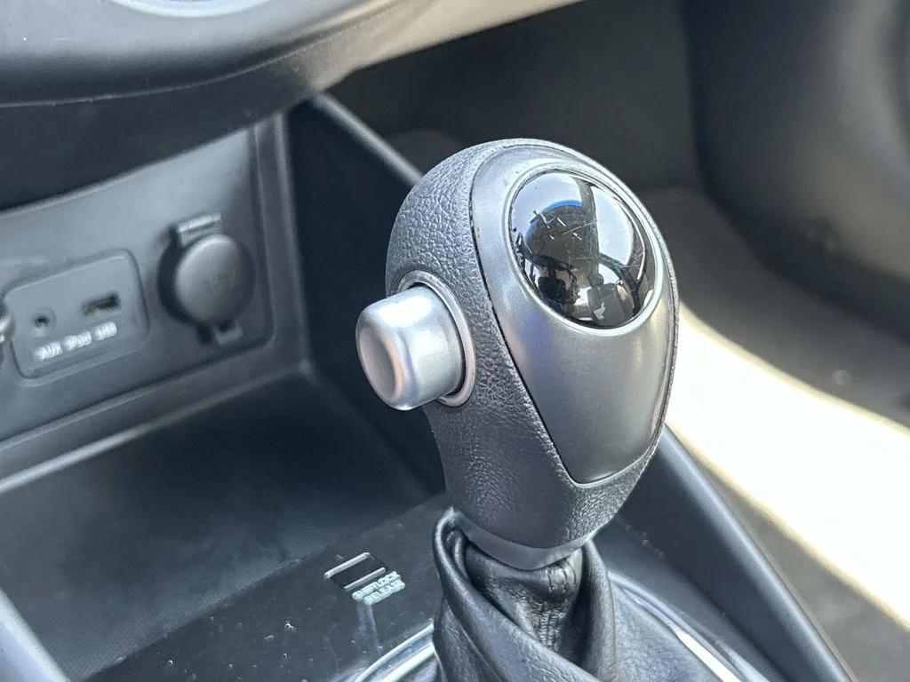 Used 2011 Silver Kia EX image 33