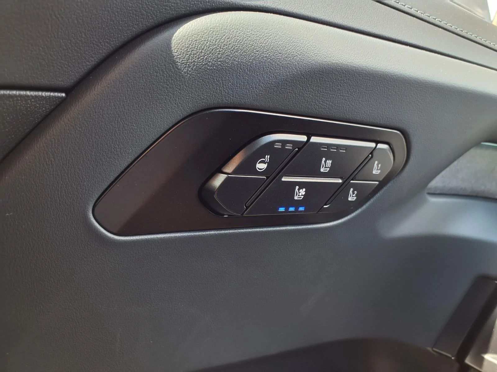 New 2027 Ebony Black KIA X-LINE SX AWD image 9