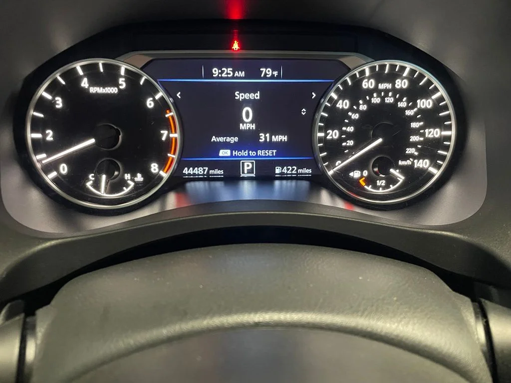 Used 2023 White Nissan 2.5 SR image 7