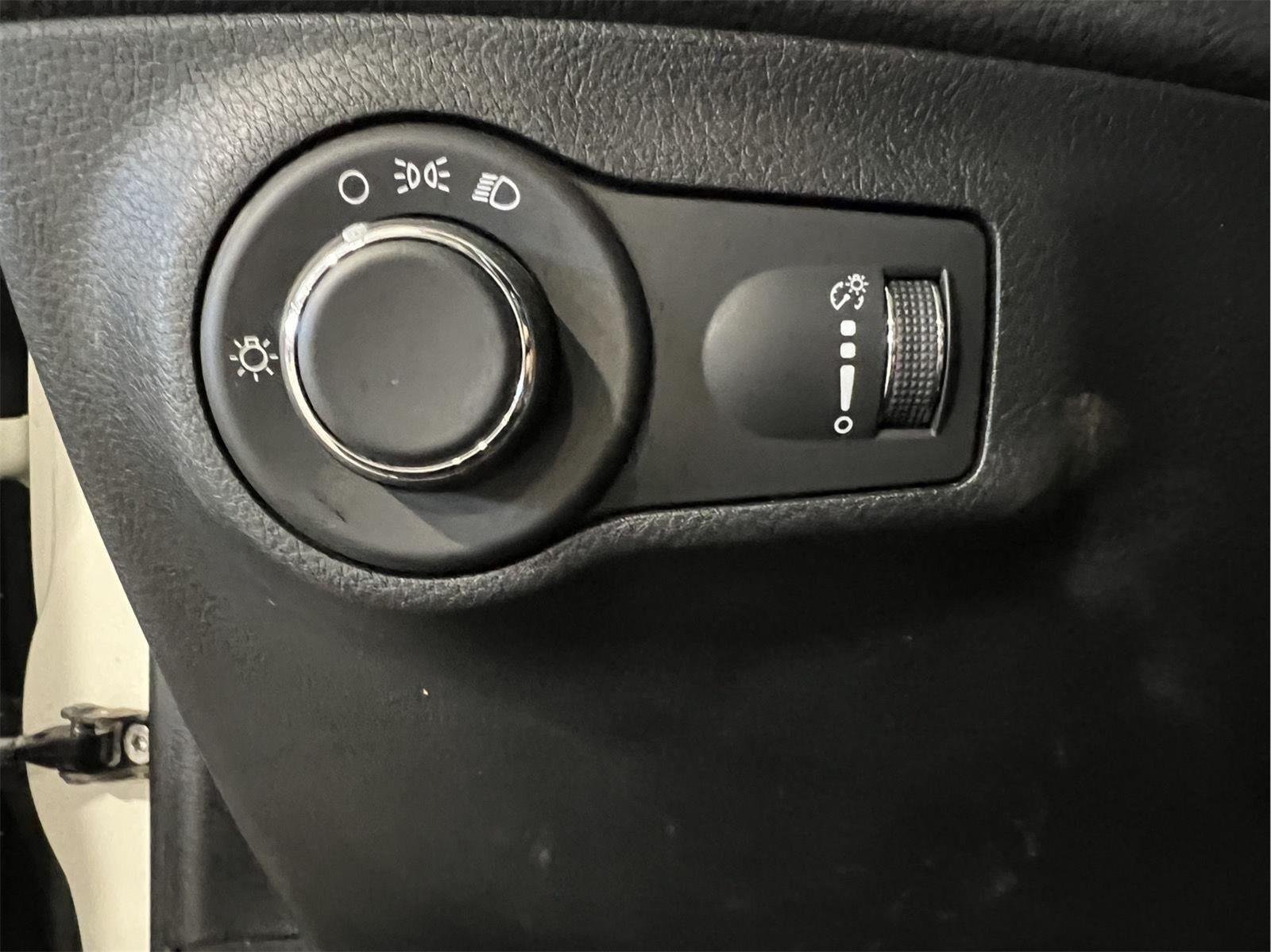 Used 2018 White Clearcoat Jeep Sport image 27