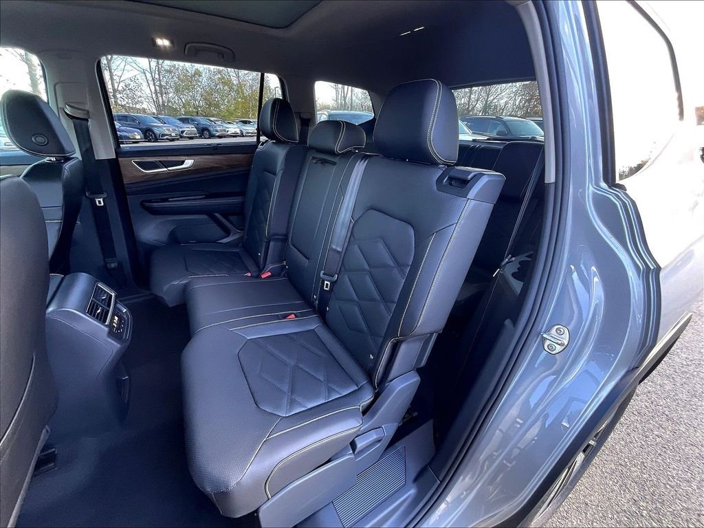 New 2026 Silver Volkswagen 2.0T SE w/Technology image 15
