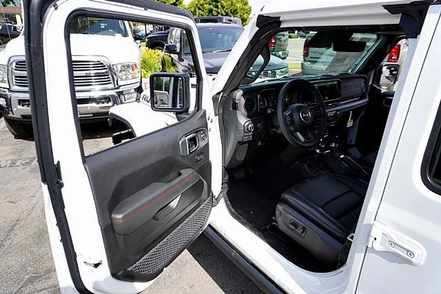 New 2026 Bright White Clear-Coat Exterior Paint Jeep Rubicon X image 45