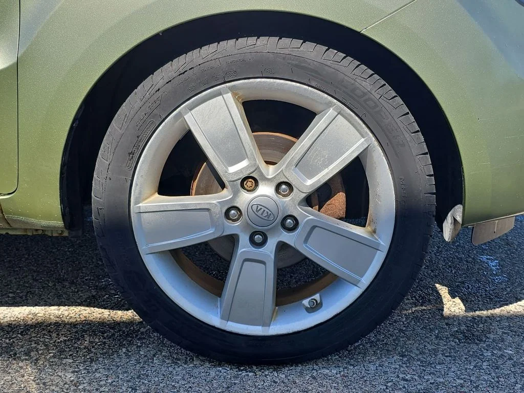 Used 2011 Green Kia Exclaim image 34