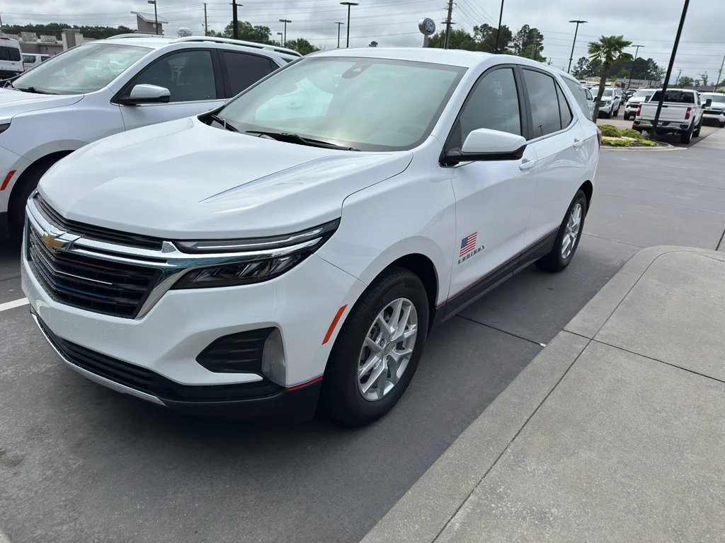 Used 2022 Summit White Chevrolet LT image 1