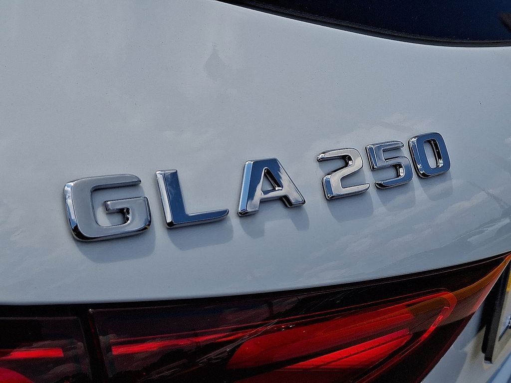 New 2026 Polar White Mercedes-Benz GLA 250 image 6