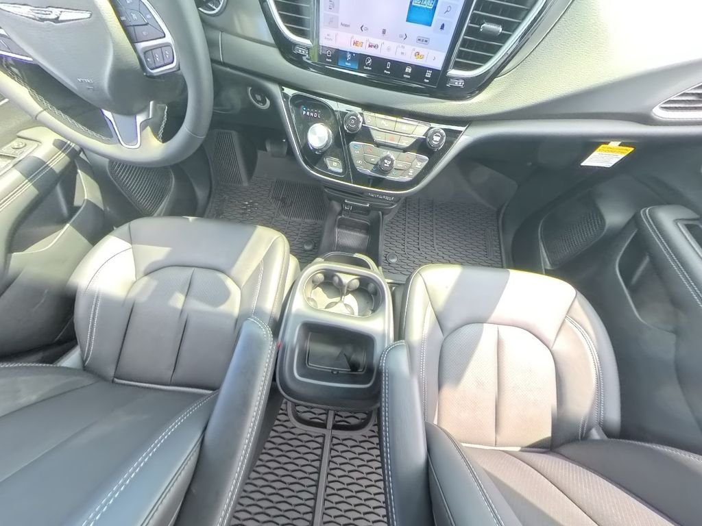 2025 Chrysler Voyager LX - Photo 25