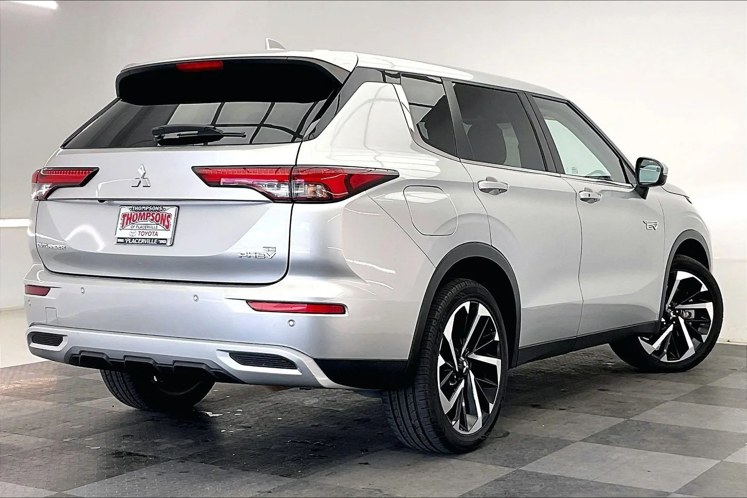 2023 Mitsubishi Outlander Plug-In Hybrid SE - Photo 13