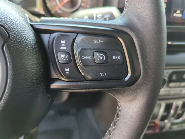 Certified Used 2025 Gray Jeep Mojave image 13