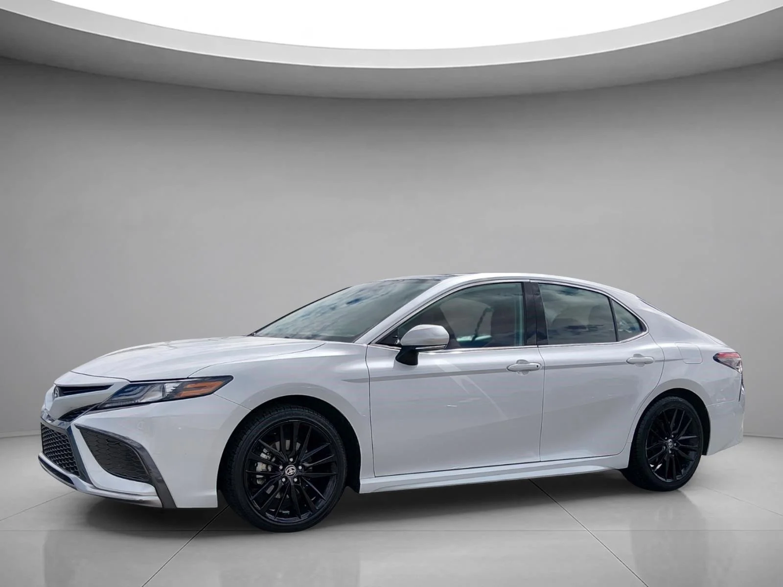 Used 2021 Wind Chill Pearl Toyota XSE image 1