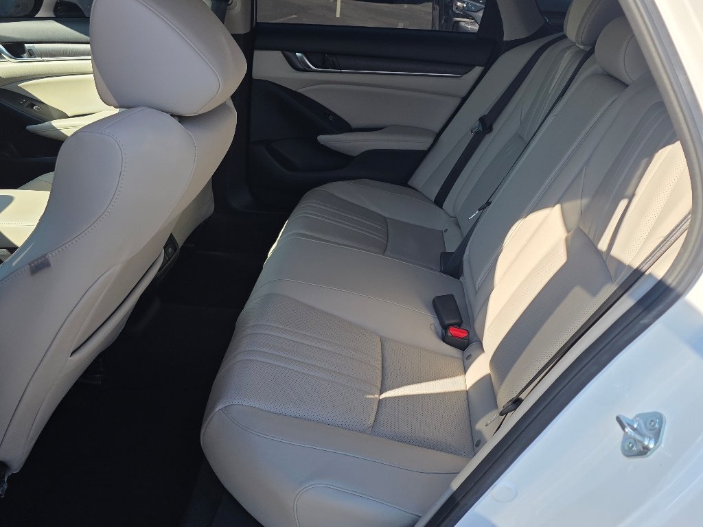 Certified Used 2021 White Honda EX-L image 30