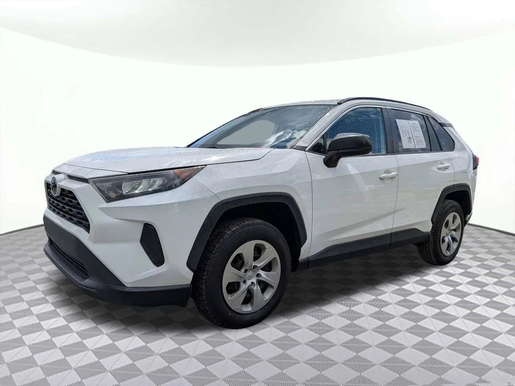 Used 2021 White Toyota LE image 7