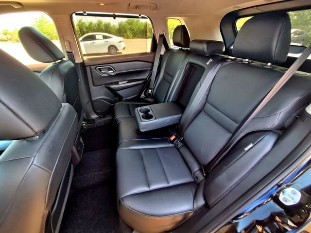 Used 2021 Black Nissan SV image 26
