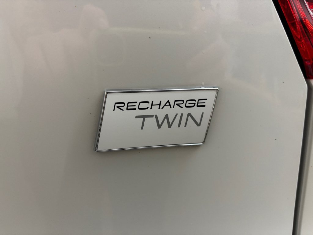 Certified Used 2023 Crystal White Volvo Ultimate image 34
