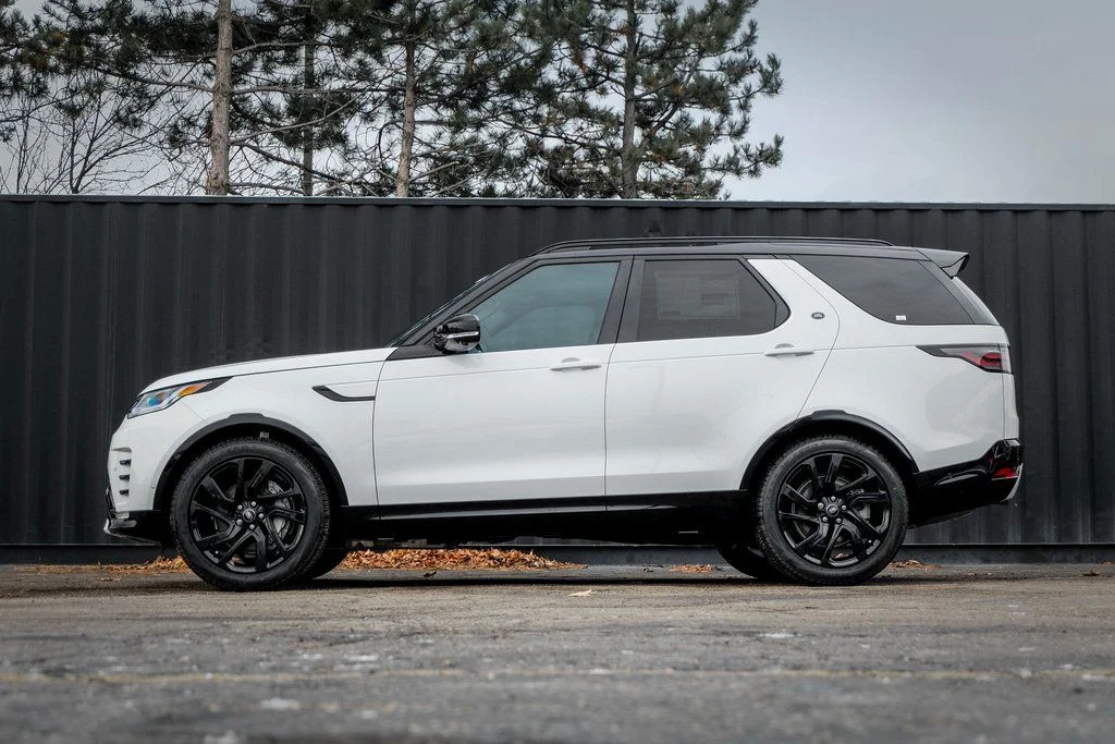 Certified Used 2025 Fuji White Land Rover Dynamic SE image 3
