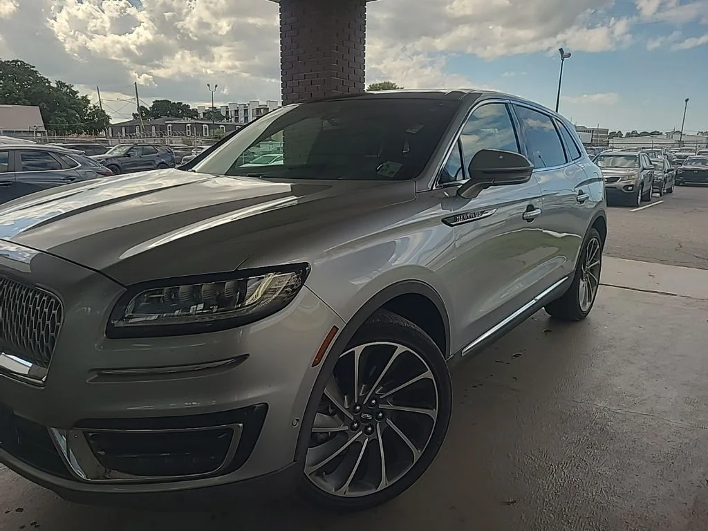 Used 2020 Silver Lincoln Reserve image 1