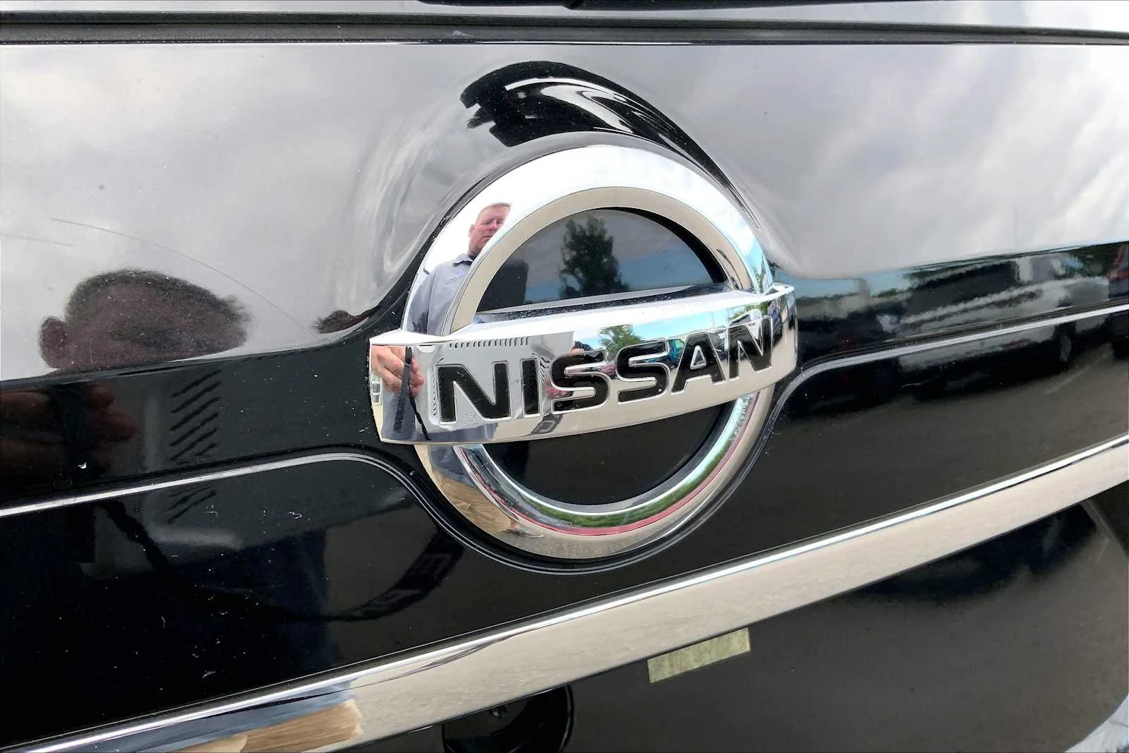 Used 2020 Magnetic Black Pearl Nissan S image 32