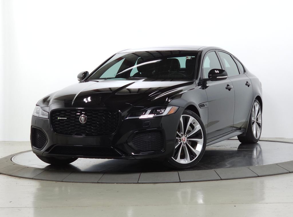 Used 2022  Jaguar R-Dynamic SE image 1