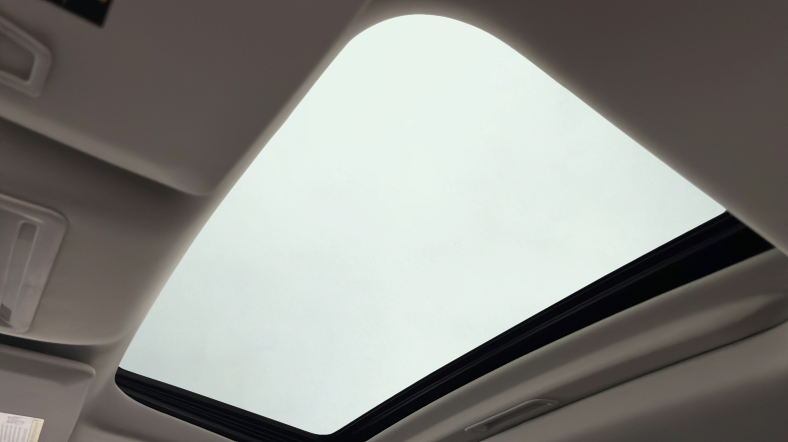 New 2026 White Metallic Ford Lariat image 32