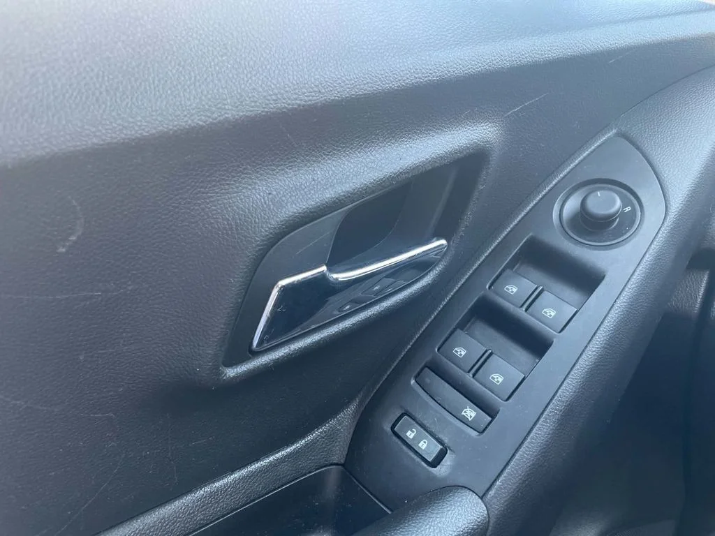 Used 2021 Silver Ice Metallic Chevrolet LT image 15