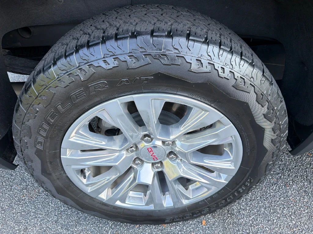 Used 2023 Silver GMC Denali image 17