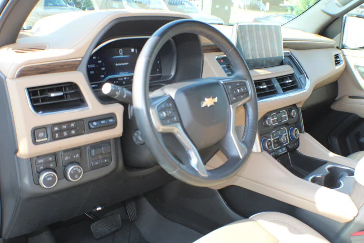 Used 2023 IRIDESCENT PEARL TRICOAT Chevrolet Premier image 9