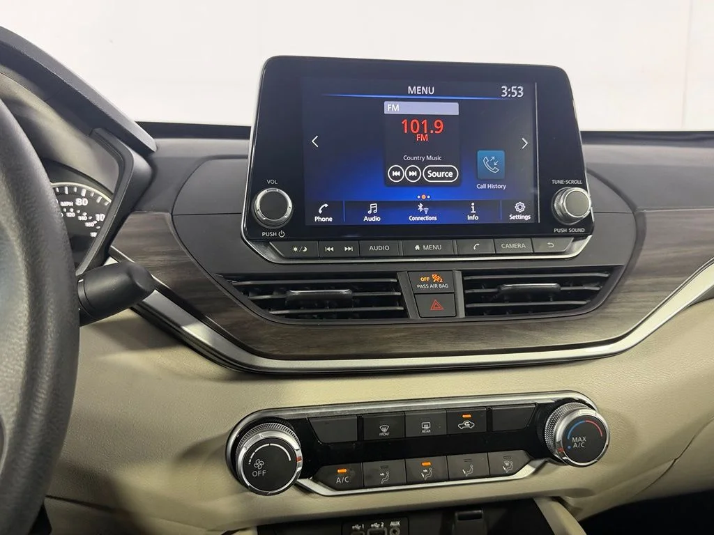 Certified Used 2025  Nissan 2.5 SV image 18