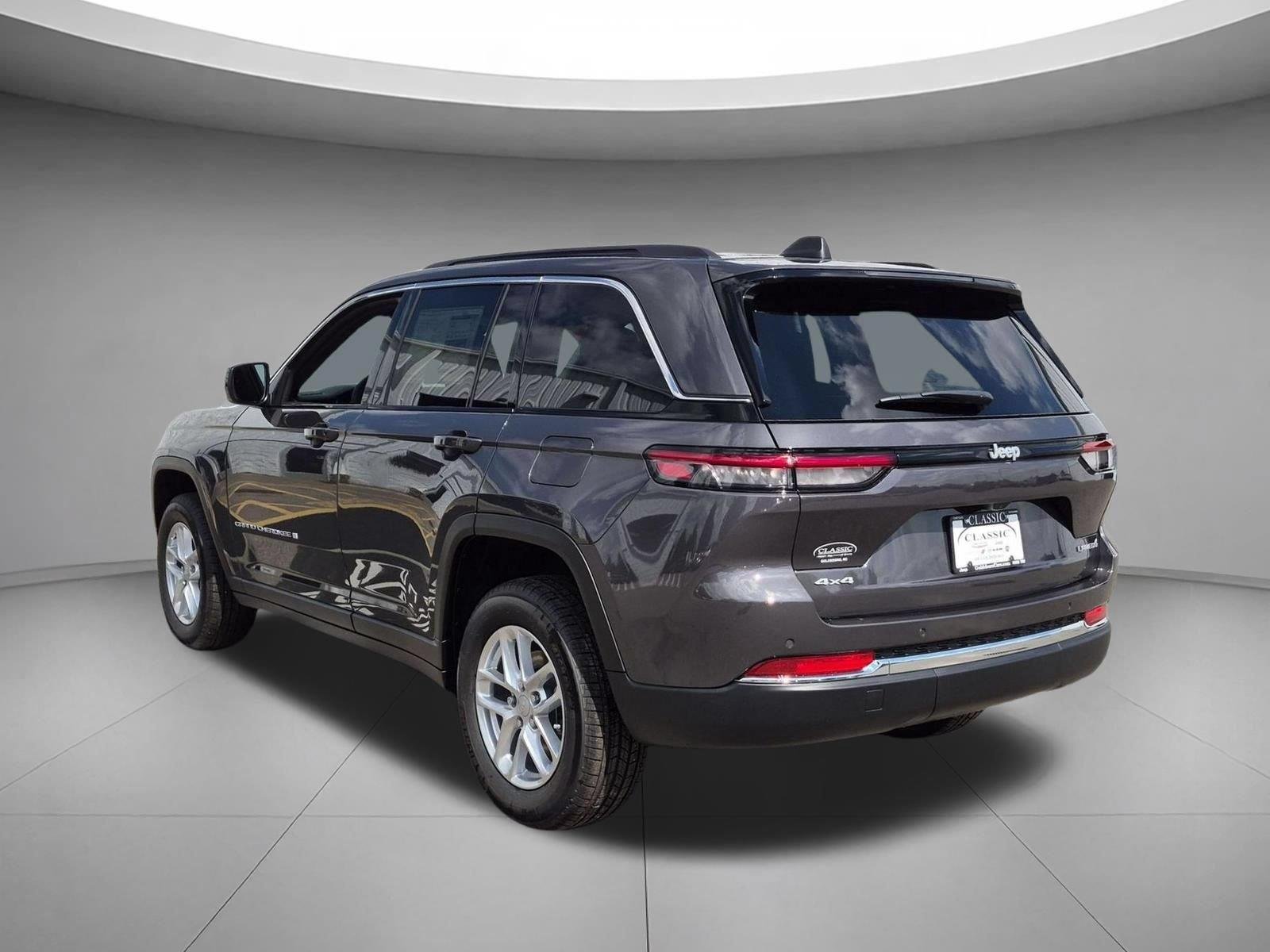 New 2026 Baltic Gray Metallic Clear-Coat Exterior Paint Jeep Laredo X image 3