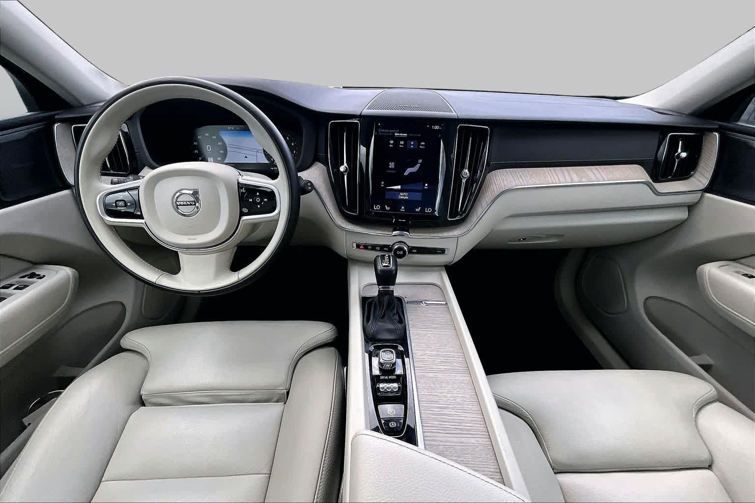 Used 2020  Volvo Inscription image 16