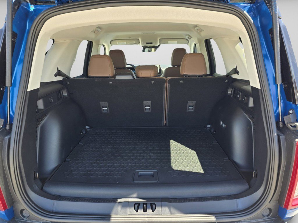 New 2026 Velocity Blue Metallic Ford Outer Banks® image 30