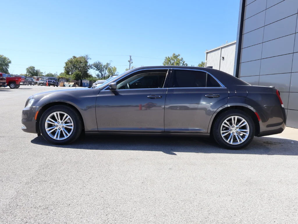 Used 2019 Chrysler 300 Touring with VIN 2C3CCAAG1KH755439 for sale in Ozark, MO