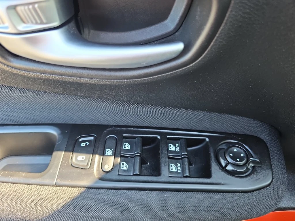 Certified Used 2020 White Jeep Latitude image 19