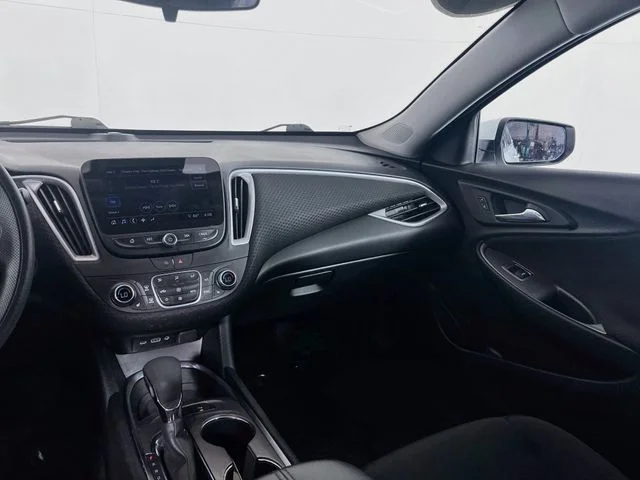 Used 2025 Summit White Chevrolet LT image 20