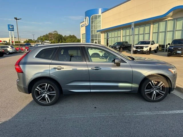 Used 2018 Gray Metallic Volvo T6 Momentum image 4