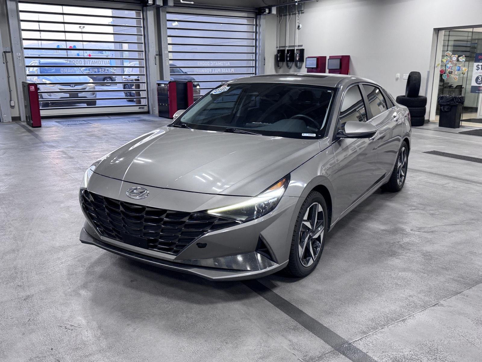 Certified Used 2023 Fluid Metal Hyundai Limited image 17