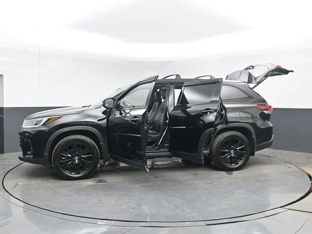 Used 2019 Midnight Black Metallic Toyota SE image 56