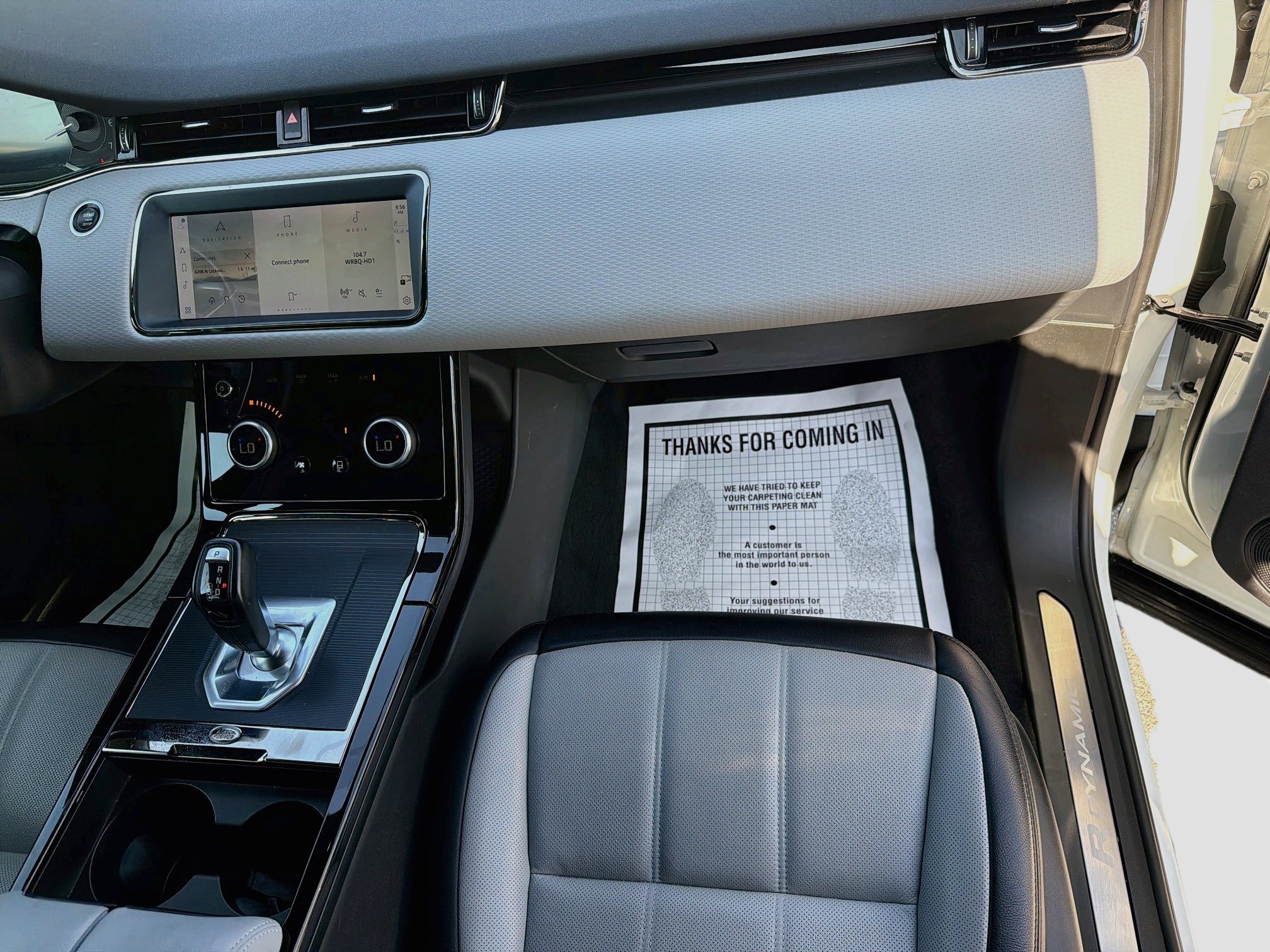 Used 2021 Fuji White Land Rover R-Dynamic S image 16