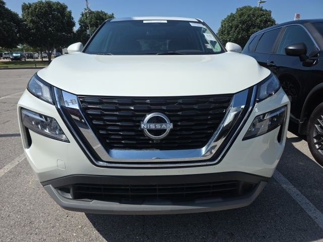 Used 2023 White Nissan SV image 2