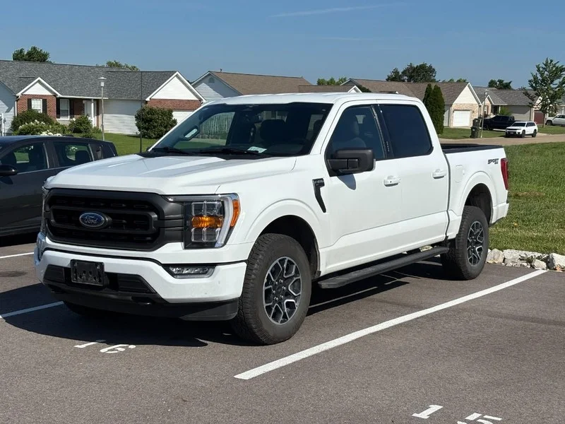 Used 2023 Oxford White Ford XLT image 1