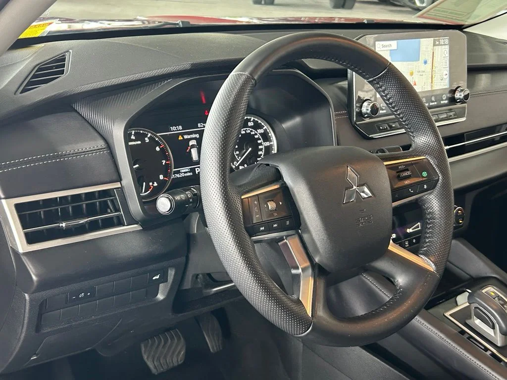 Used 2024 Diamond Mitsubishi SE Black Edition image 20