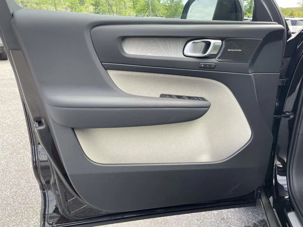 New 2026 Onyx Black Volvo Plus image 5