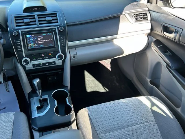 Used 2012 Silver Toyota LE image 35
