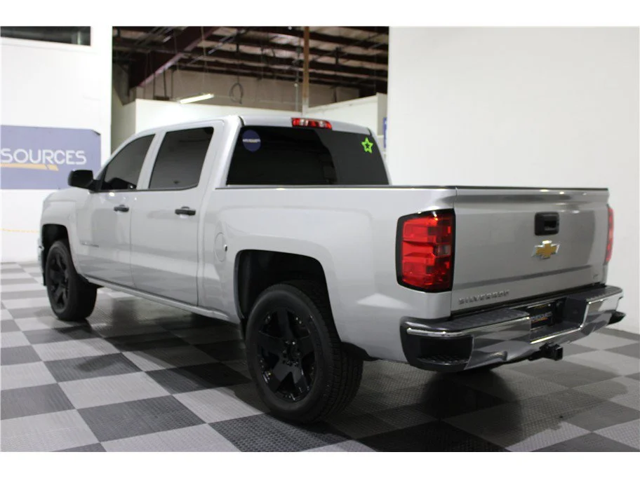 Used 2014 Silver Ice Metallic Chevrolet LT image 6