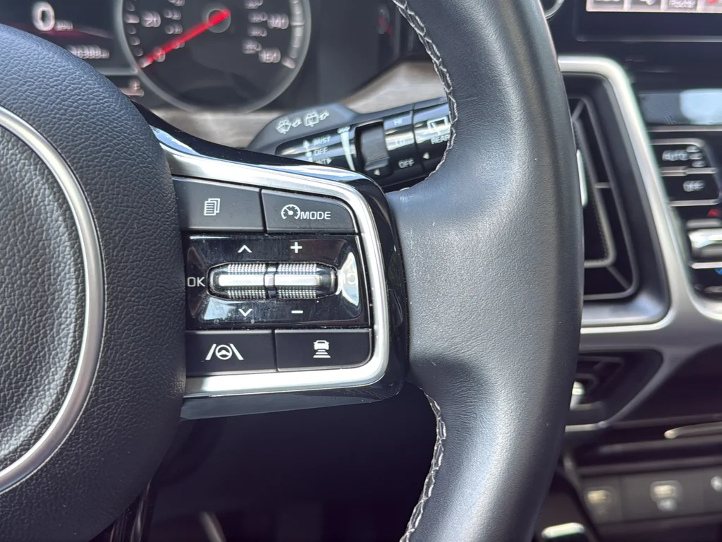 Used 2023 White Kia X-Line EX image 17