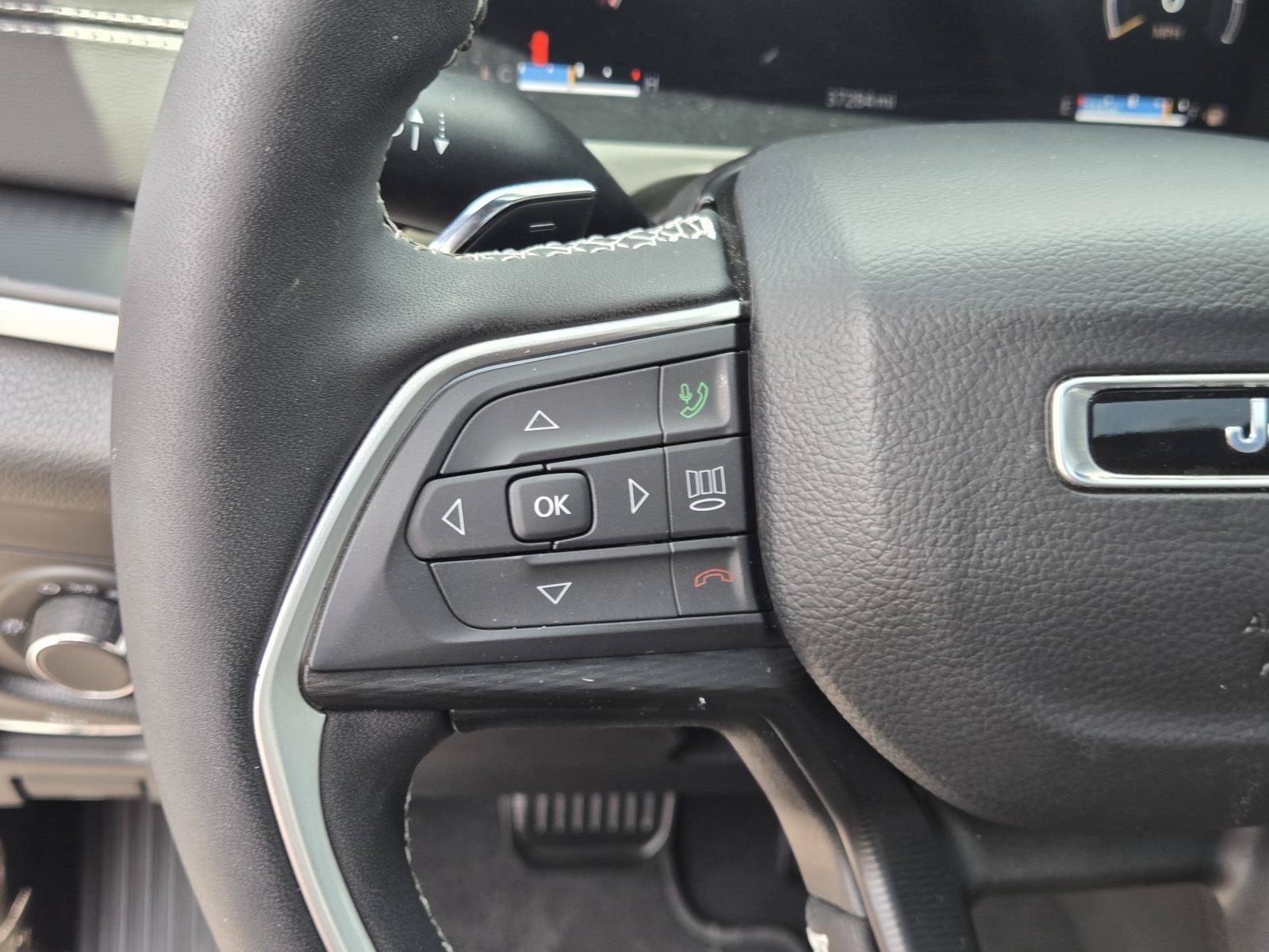Used 2025 Gray Jeep Laredo image 26