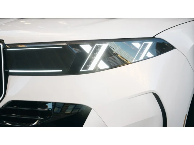 New 2027 Mineral White Metallic BMW  image 6