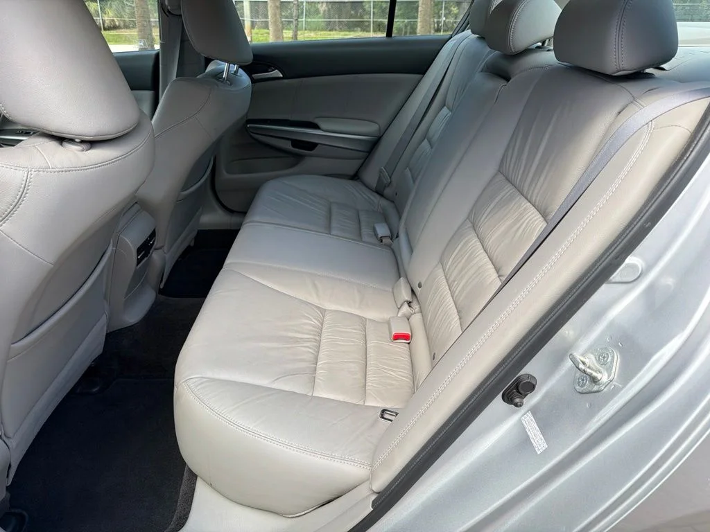Used 2010 Silver Honda EX-L image 9