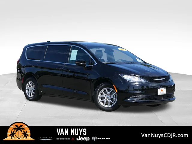 2025 Chrysler Voyager LX